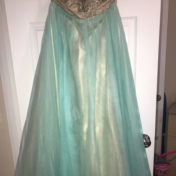 Prom dress - Picture 5 of 6
